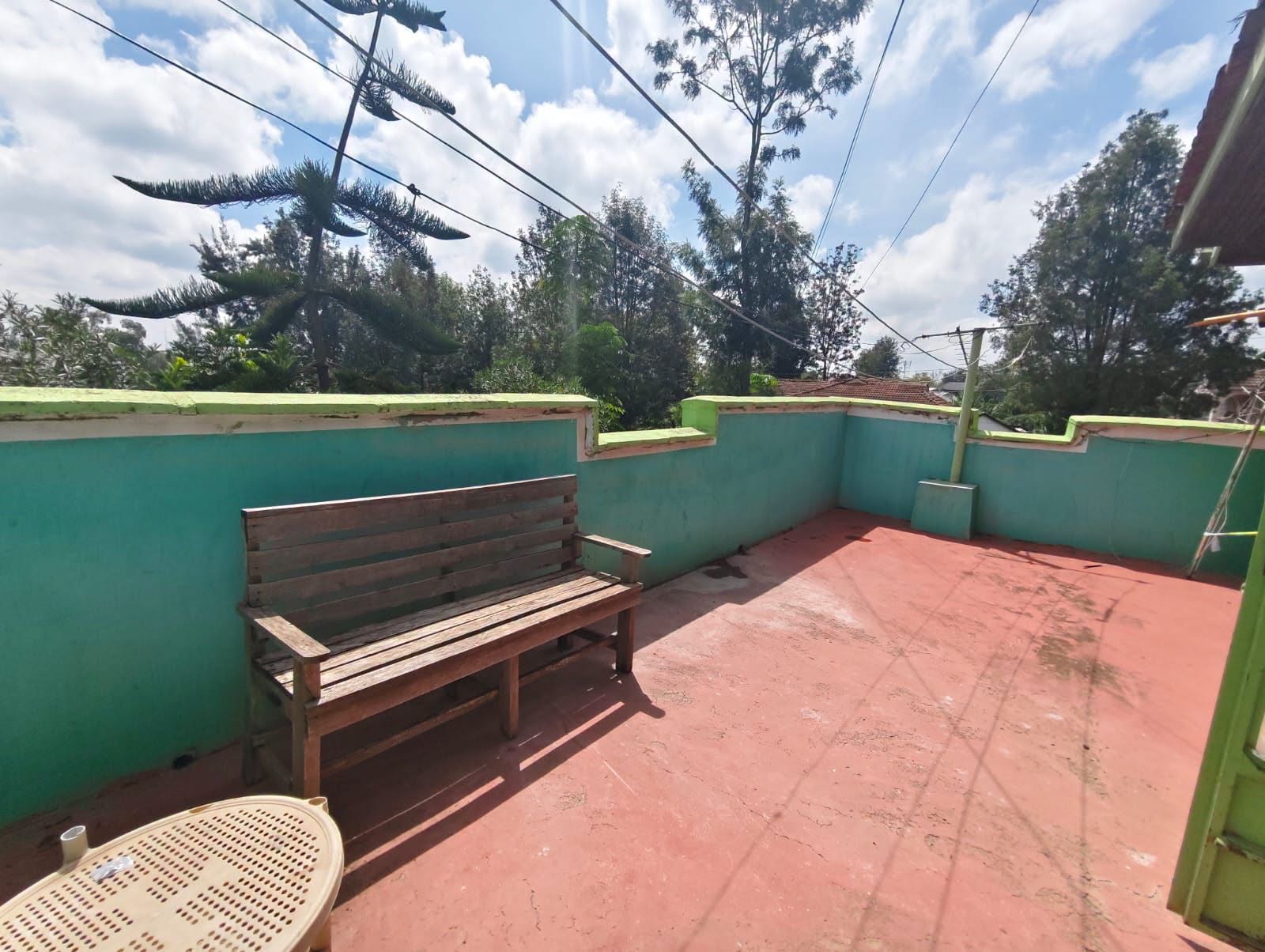 A lovely 3 bedrooms maisonette for rent in vet Image