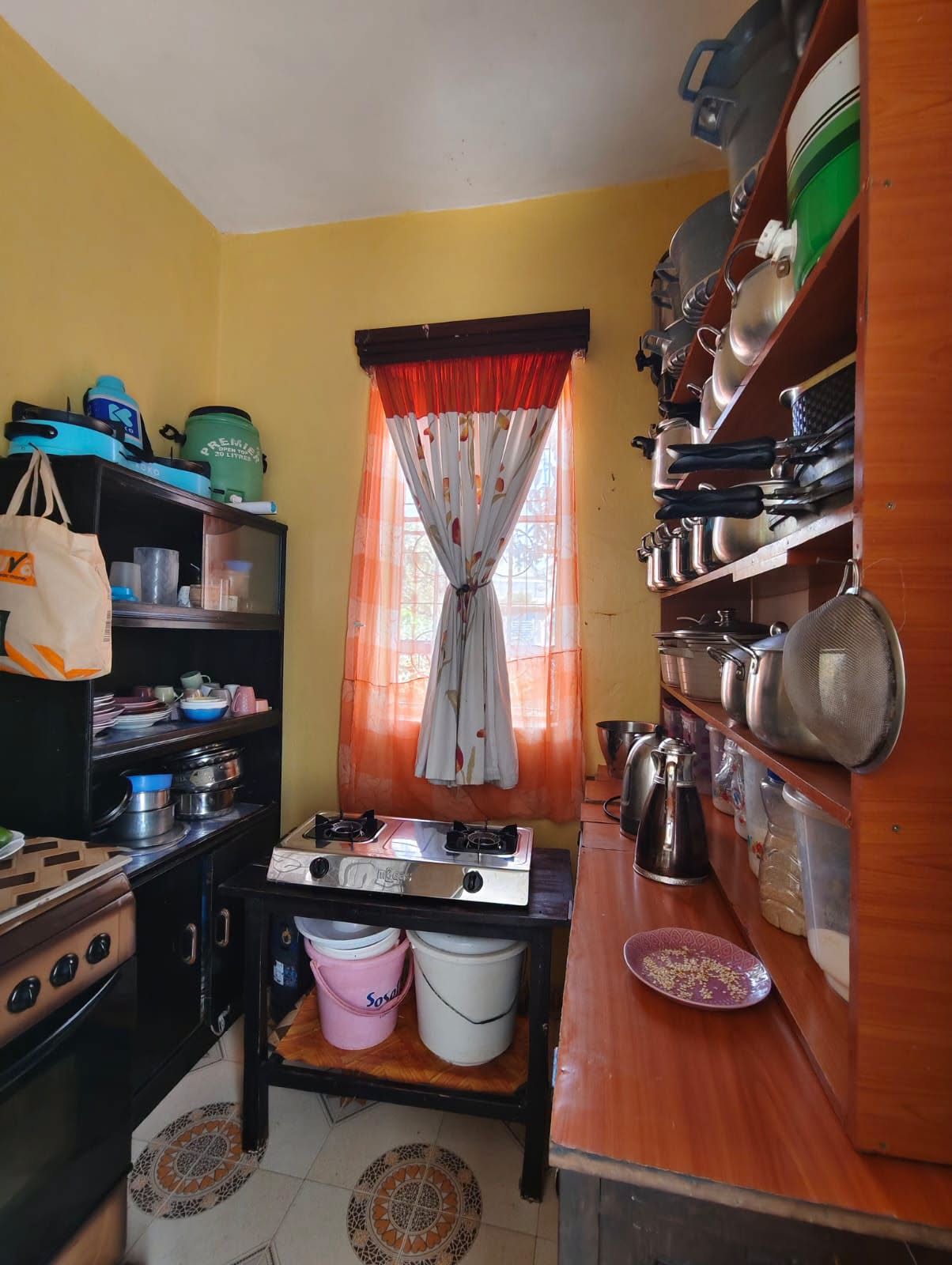A lovely 3 bedrooms maisonette for rent in vet Image