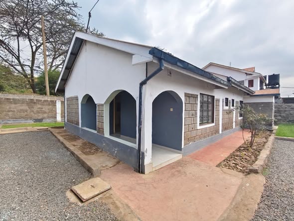 A lovely 4 bedrooms bungalow available for rent in Karinde.