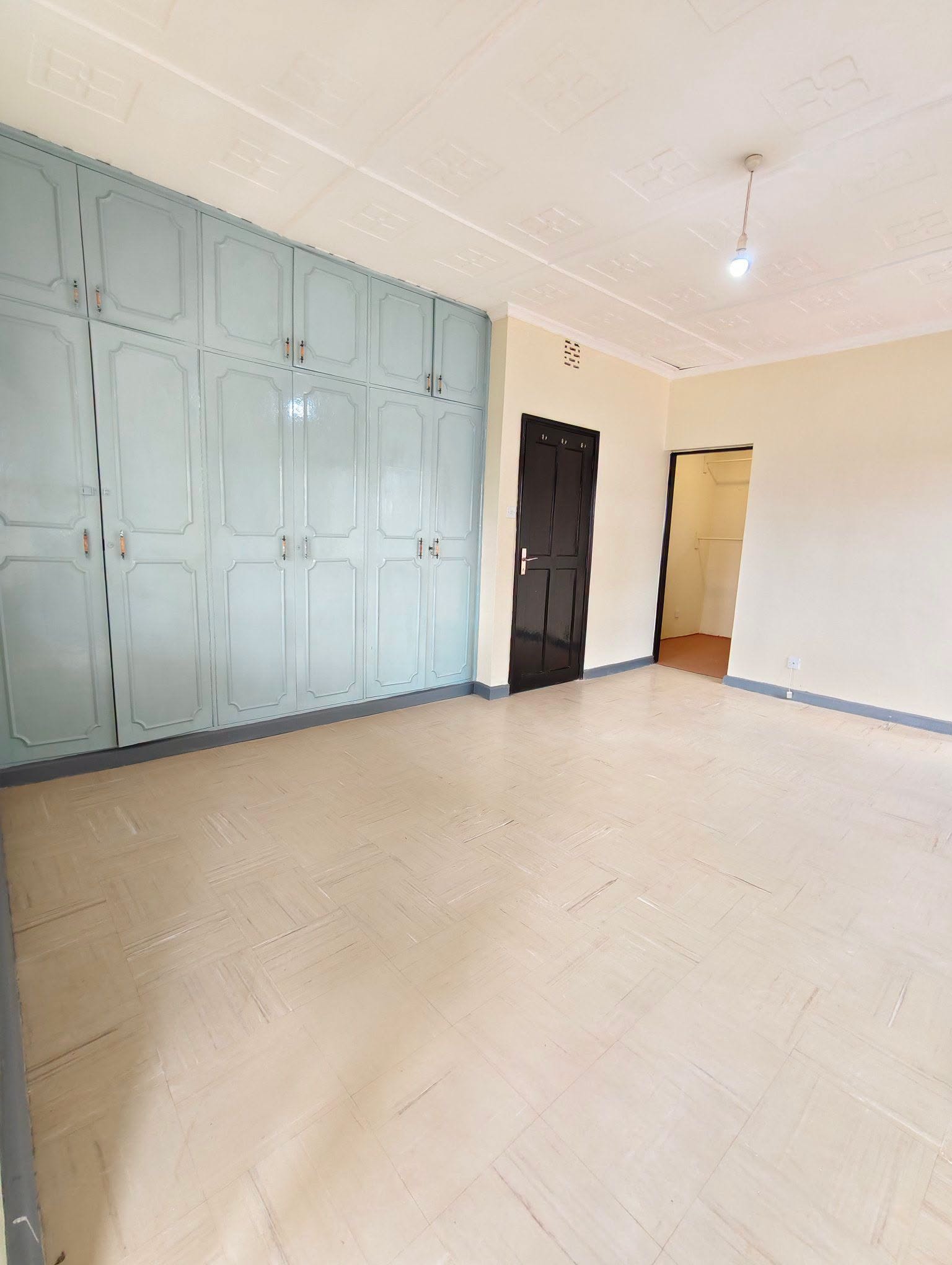 A lovely, 5 bedrooms villa with 2 Dsq for rent in Vet few metres from Juanco naivas. Image