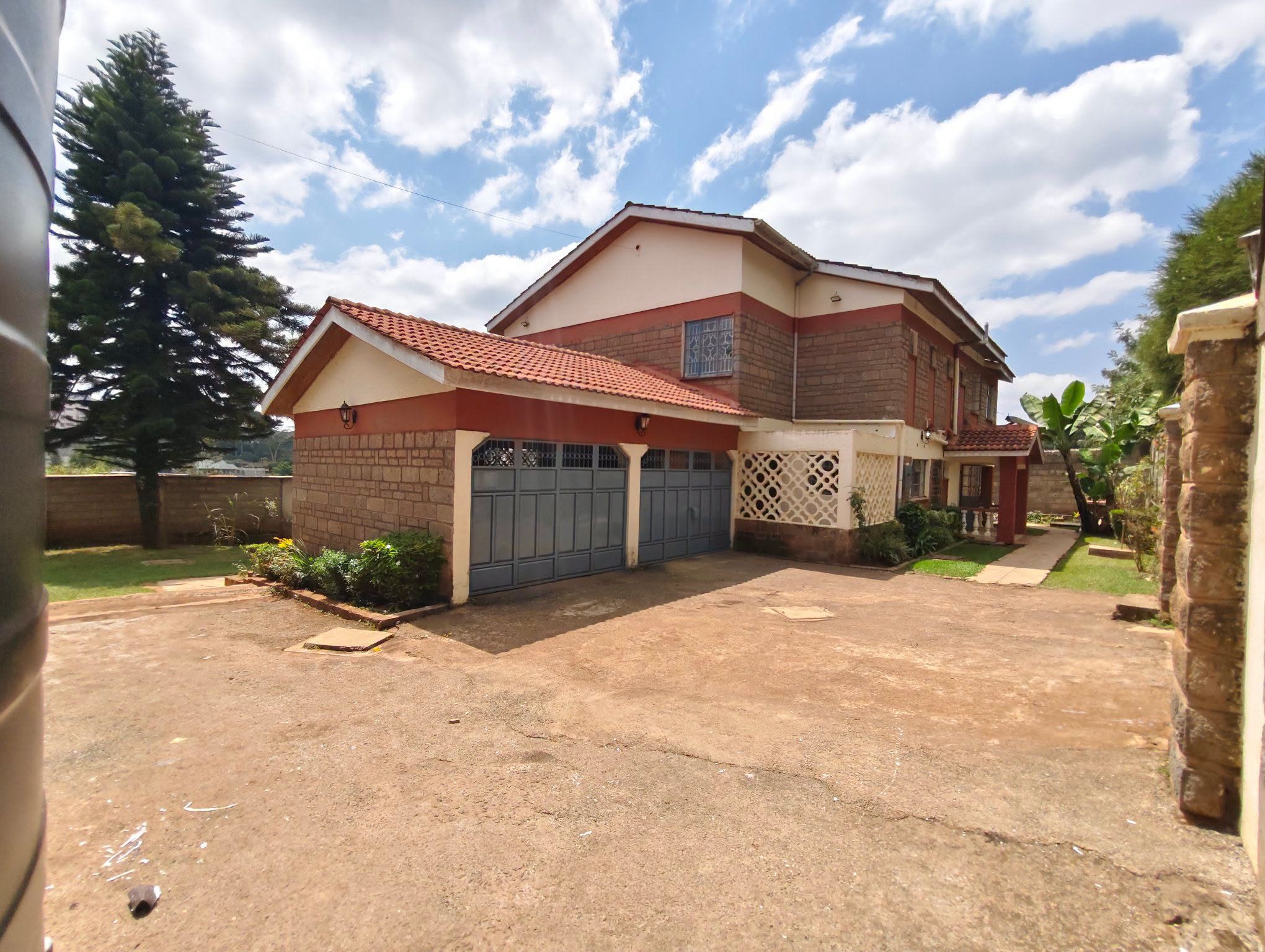 A lovely, 5 bedrooms villa with 2 Dsq for rent in Vet few metres from Juanco naivas.