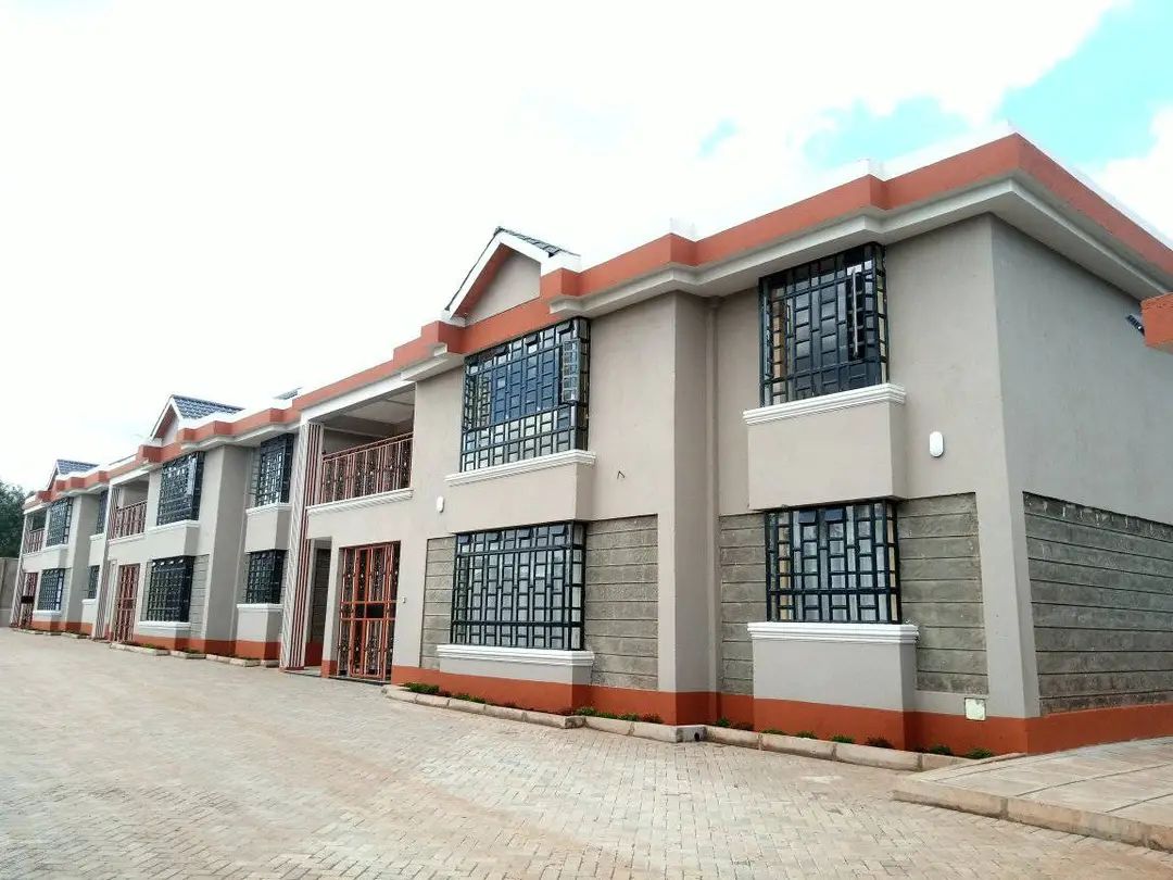 A lovely three bedrooms apartment for rent in Kerarapon drive.