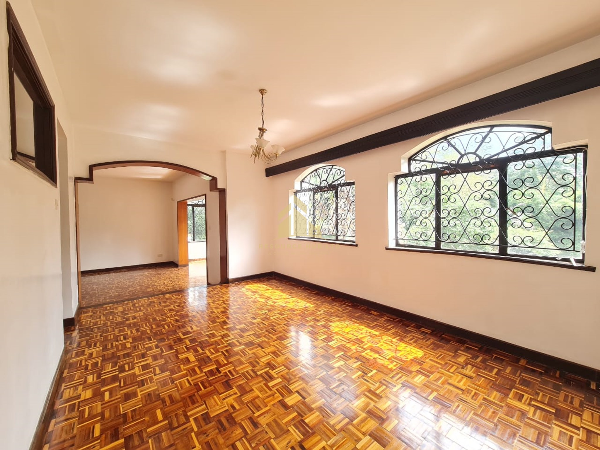 A marvelous 5 bedrooms townhouse for rent in Redhill Image