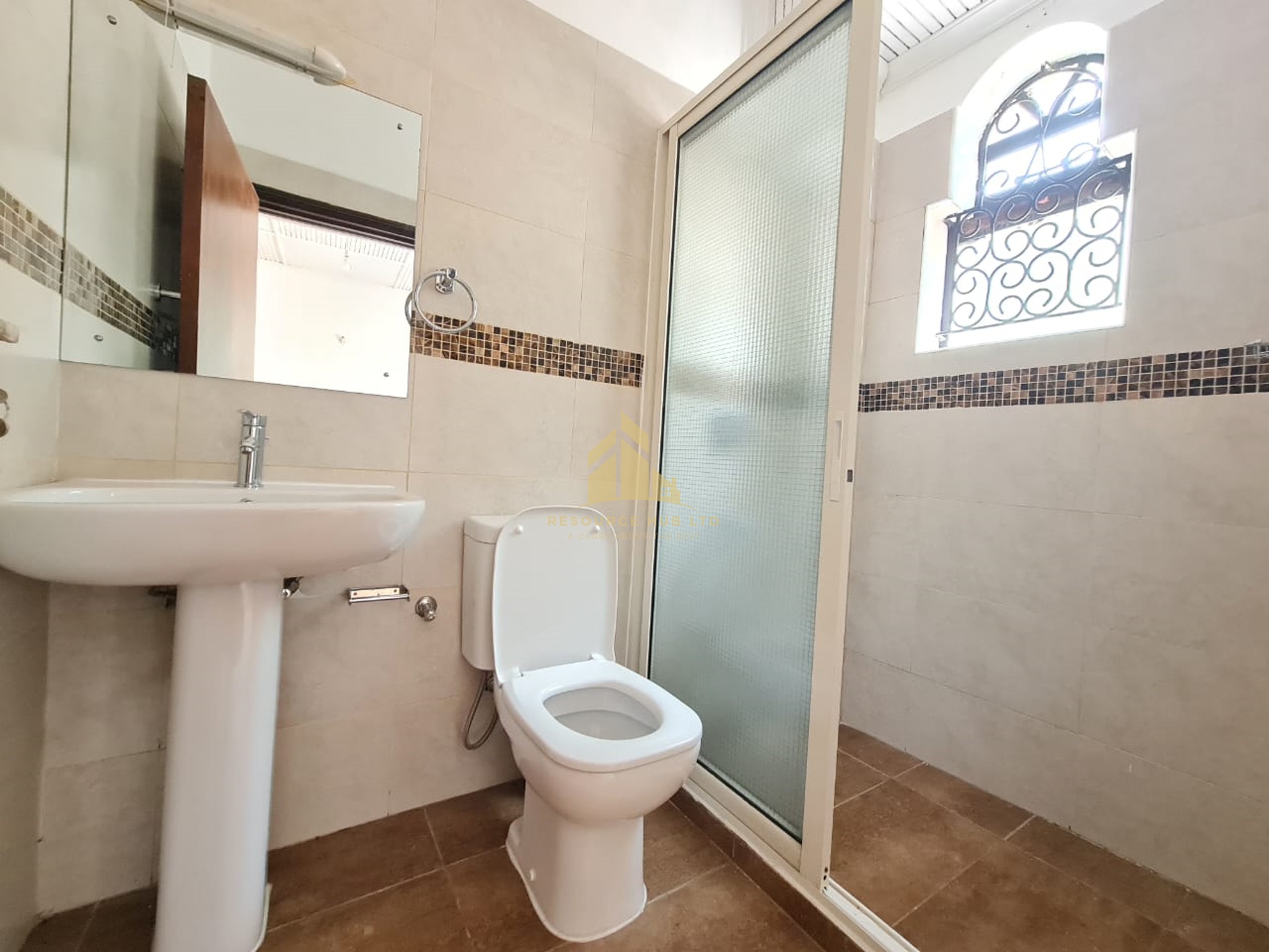 A marvelous 5 bedrooms townhouse to let in Redhill Image