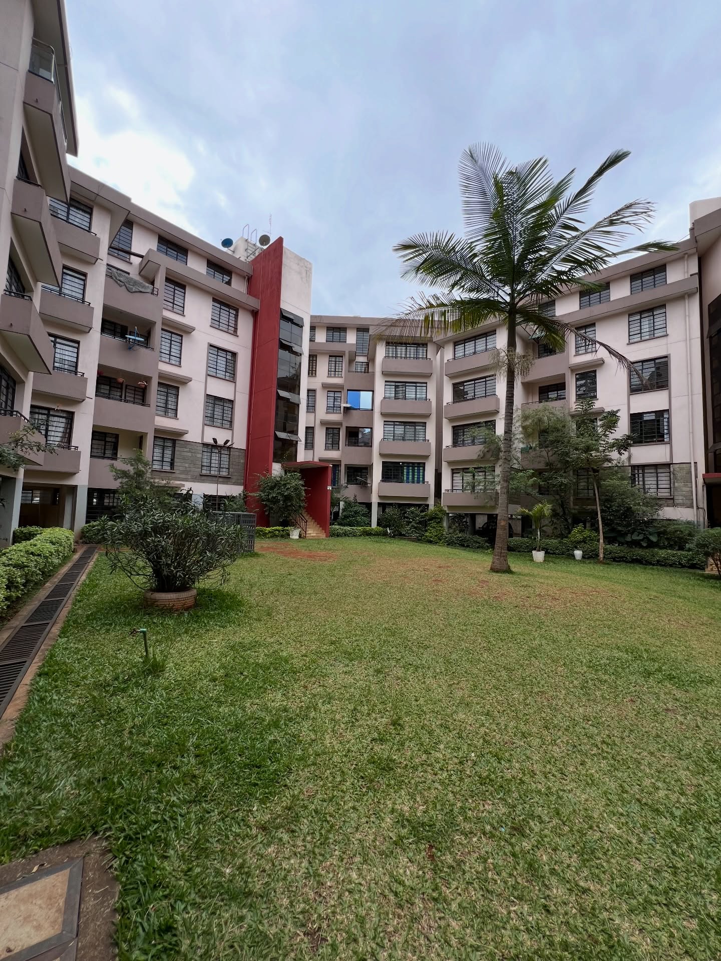 A Modern 3 Bedroom Apartment + DSQ To Let in Kilimani