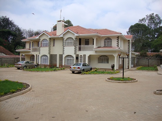 A newly rejuvenated villa 4 bedroom all ensuite with Dsq for one To Let in Amboseli Close, Lavington