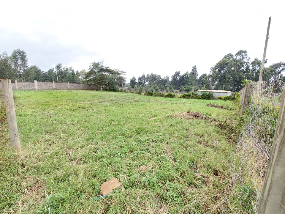 A quater an acre plot for sale in Hardrock estate Kenyatta road.