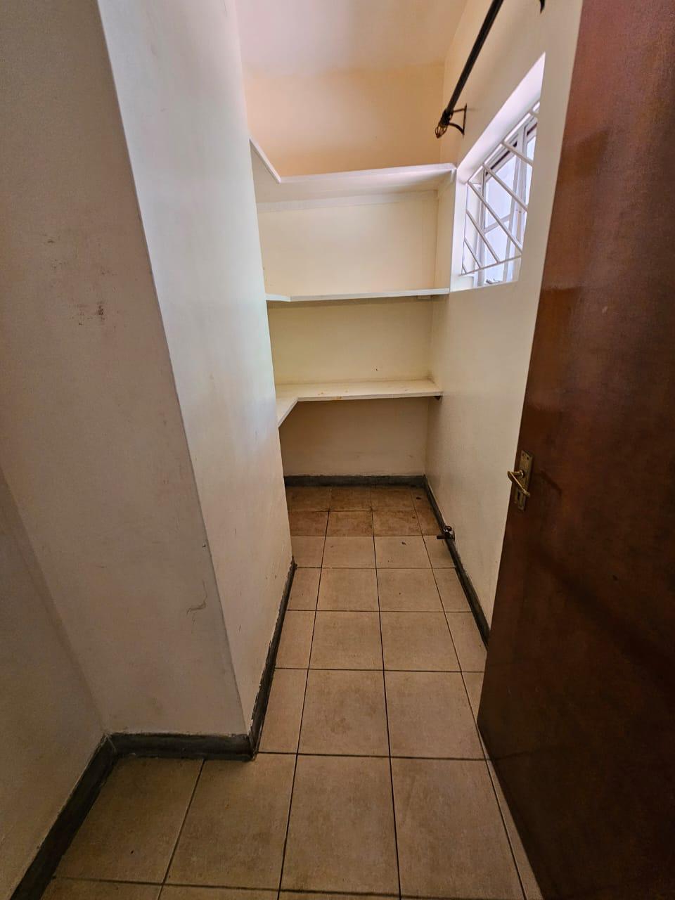 A spacious 4 bedroom maisonette for sale or rent in kilimani, off lenana road Image