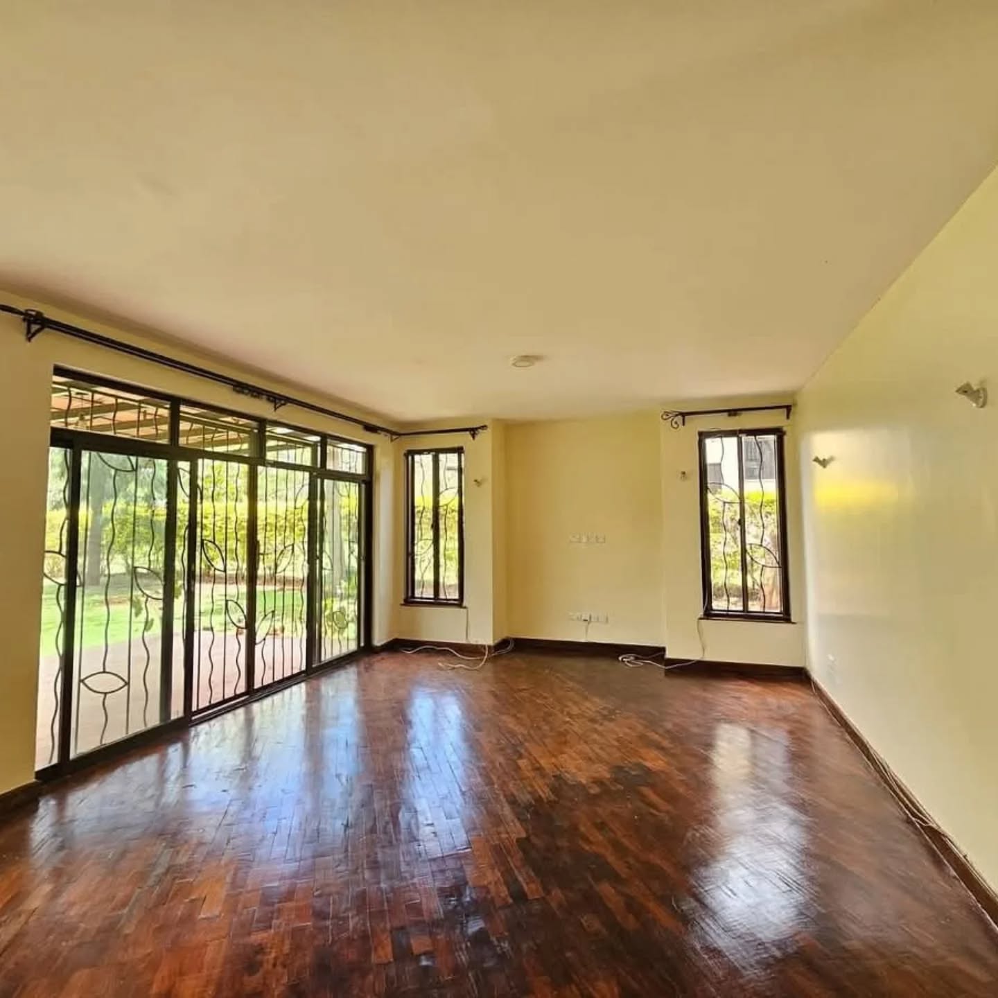 A spacious 4-bedroom townhouse for sale or rent in Ridgeways Image