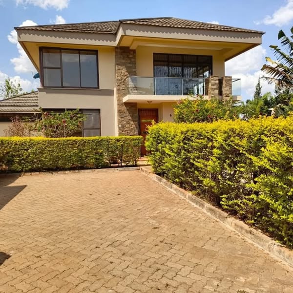 A spacious 4-bedroom townhouse for sale or rent in Ridgeways