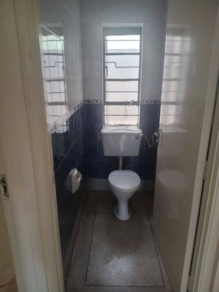 A spacious 4 bedroom villa with Dsq to let in Spring Valley Image