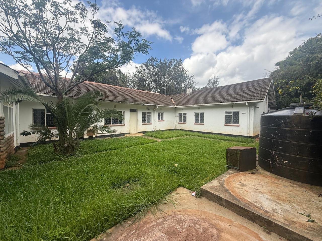 A spacious 5 bedroom bungalow with Dsq for rent in Riverside Image
