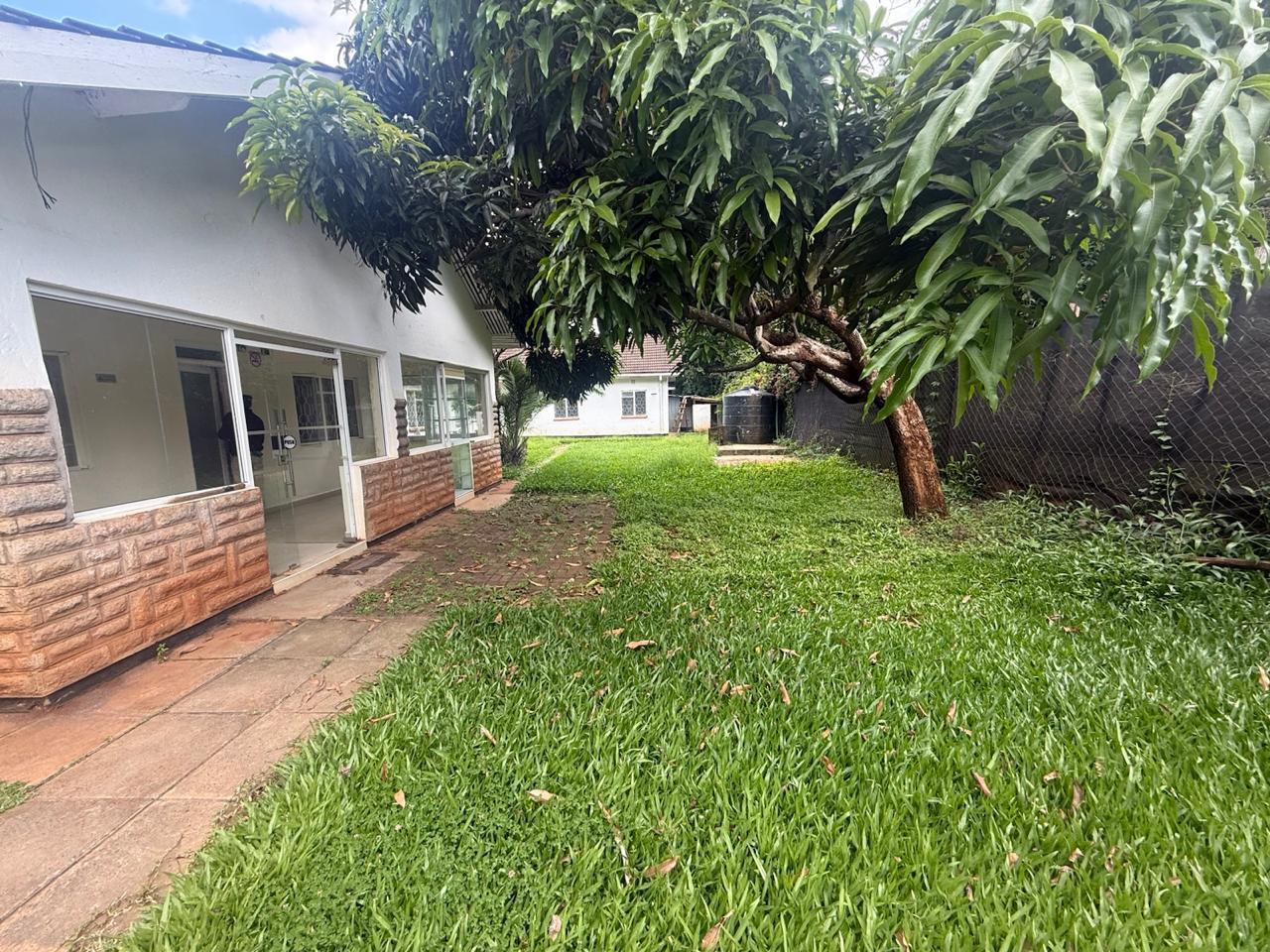 A spacious 5 bedroom bungalow with Dsq for rent in Riverside