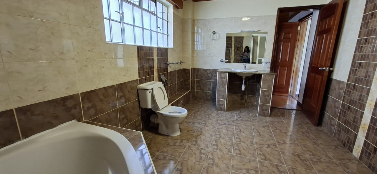 A spacious 5 bedroom villa gated community To Let in Lavington, OFF CONVENT DRIVE Image