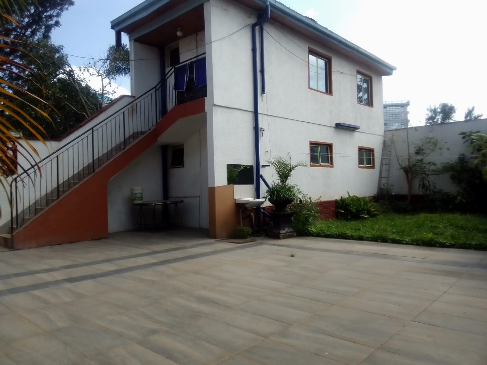A spacious 6 roomed commercial space for rent in kilimani, ngong road