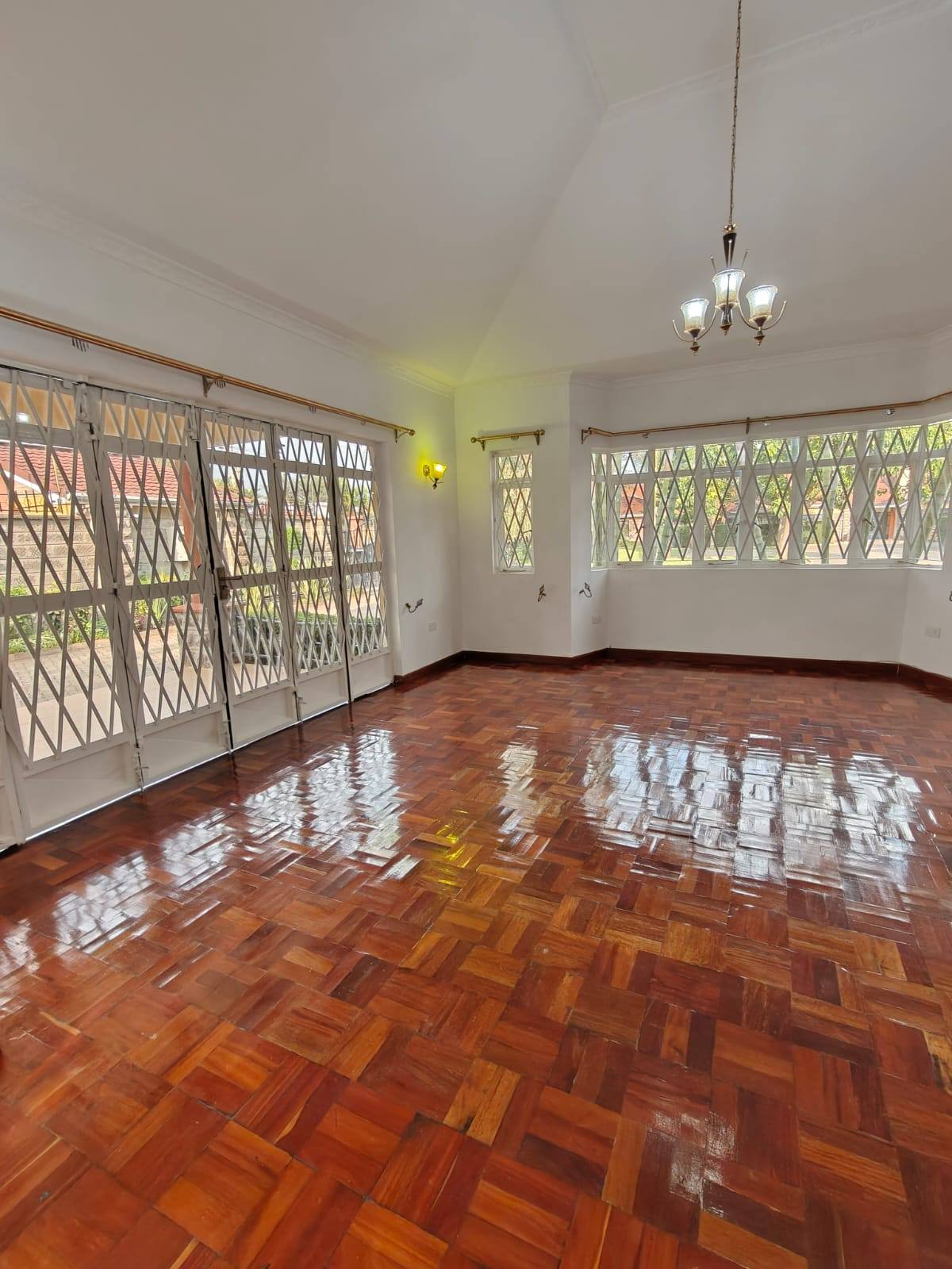 A Stunning 4 Bedroom Bungalow plus DSQ To Let in Karen Image