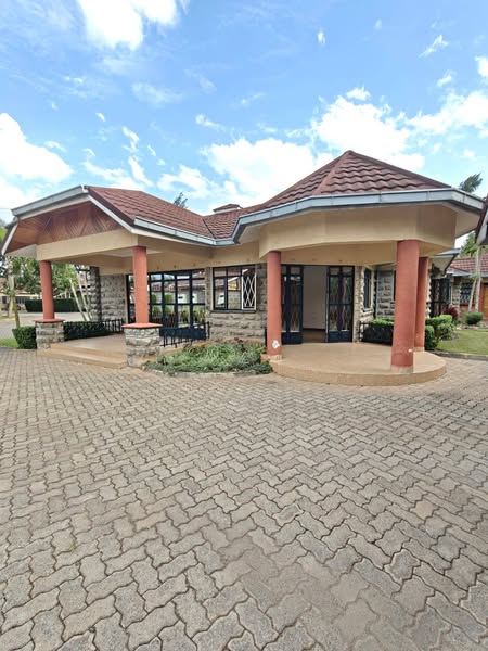 A Stunning 4 Bedroom Bungalow plus DSQ To Let in Karen