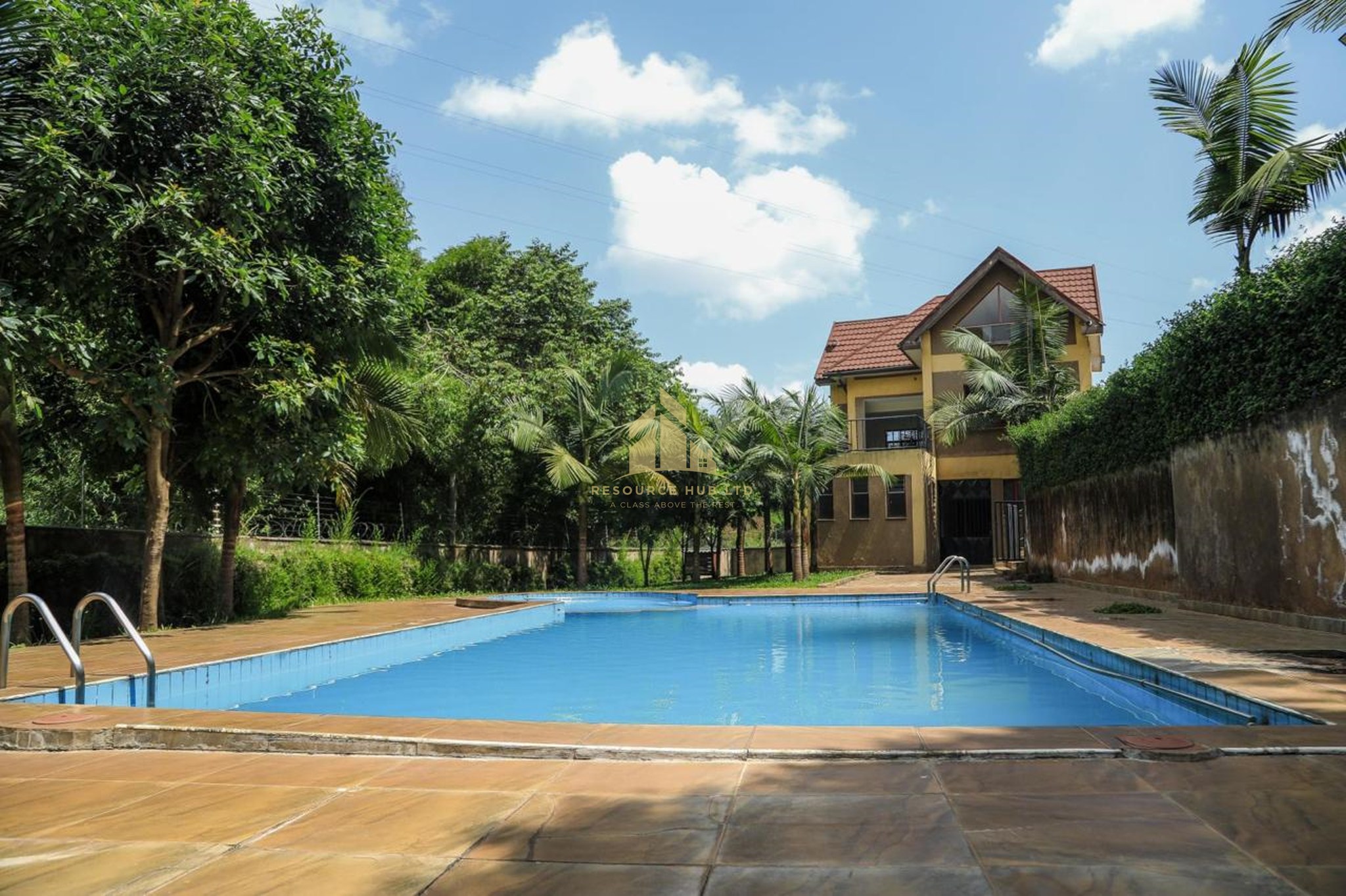 A stunning 5 bedrooms maisonette all en-suite plus dsq for rent Redhill