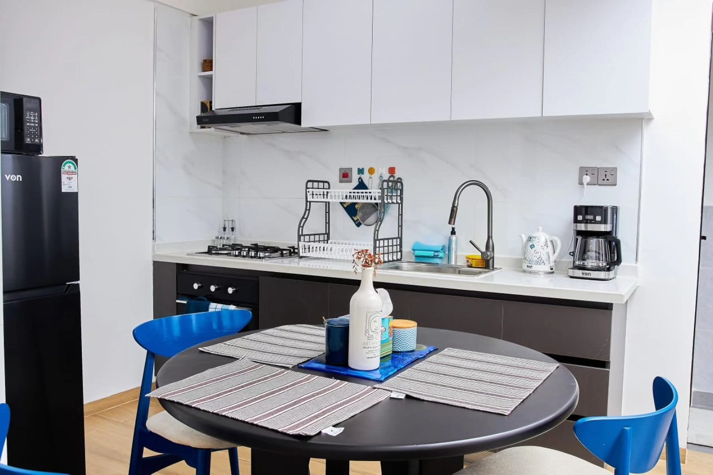 A stylish, fully furnished 1-bedroom apartment To Let in Westlands | Rhapta Road Image