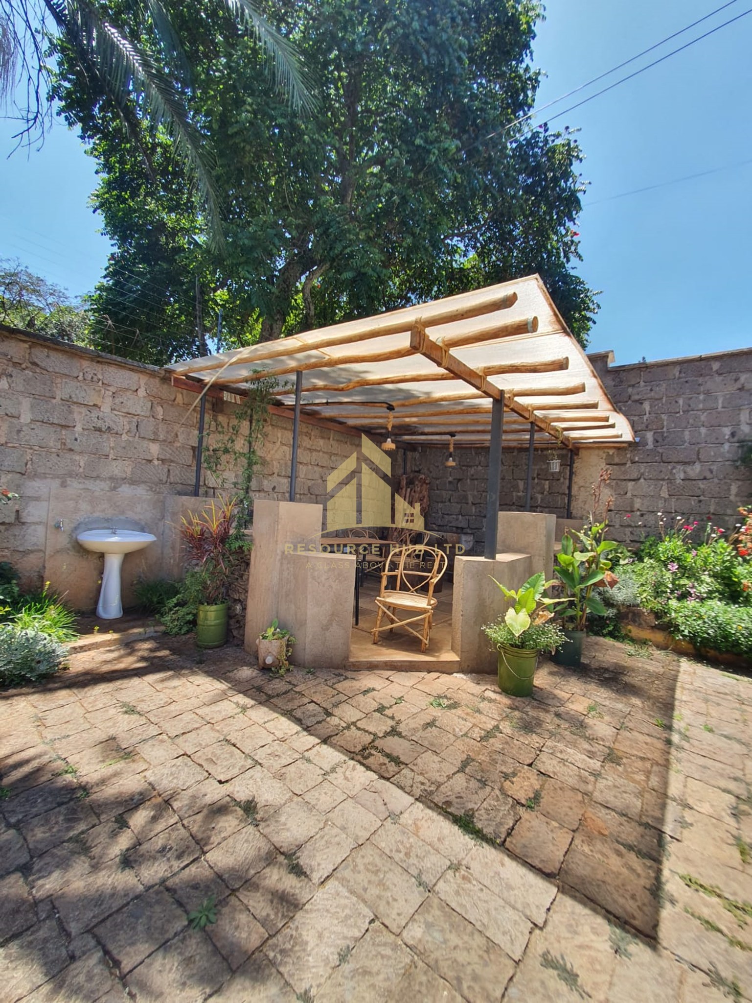 A tastefully furnished 2 bedroom bungalow to let in Nyari