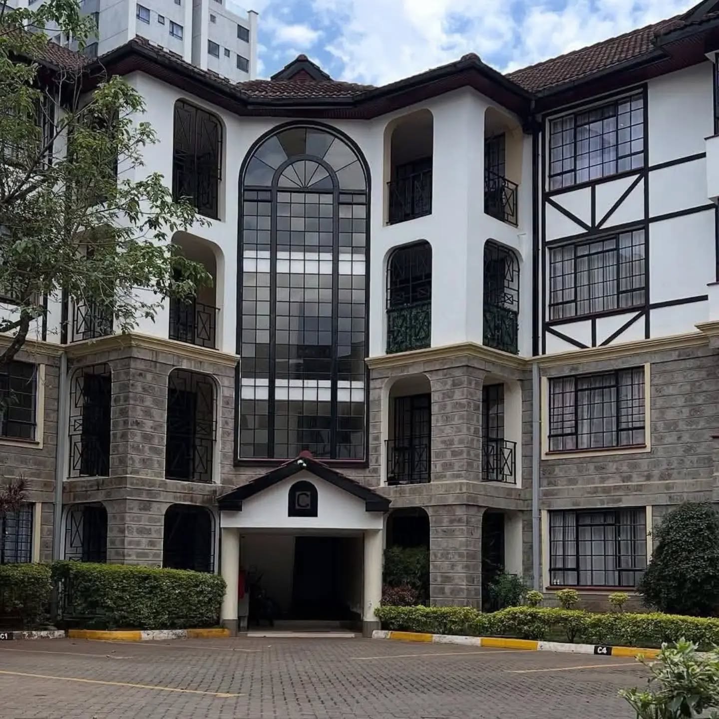A Well maintained 3 bedroom apartment plus dsq to let in lavington