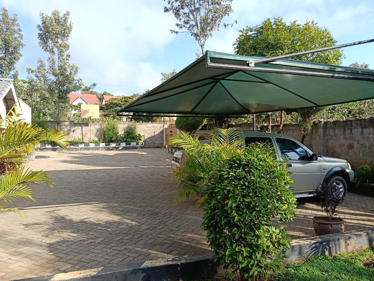 Affordable 6 bedroom bungalow plus sq to let in karen Image