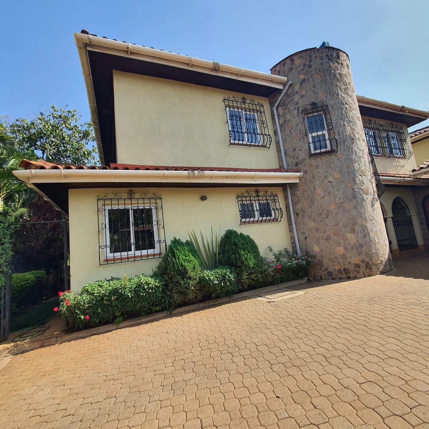 Amazing 4 Bedroom + DSQ Maisonette For Rent In Kilimani