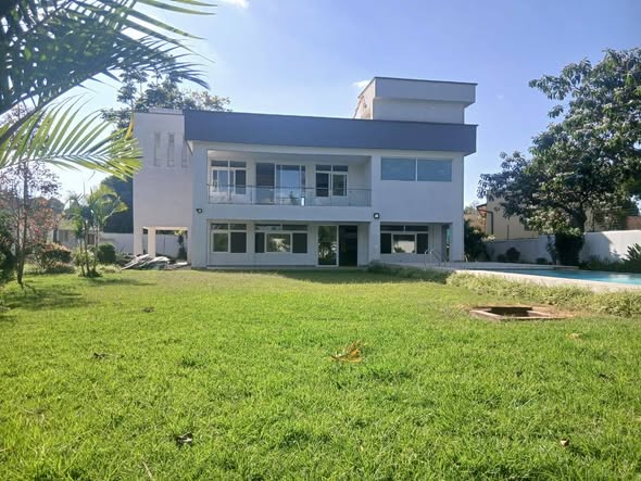 Ambassadorial 5-Bedroom Villa + Guest House For Rent in Runda
