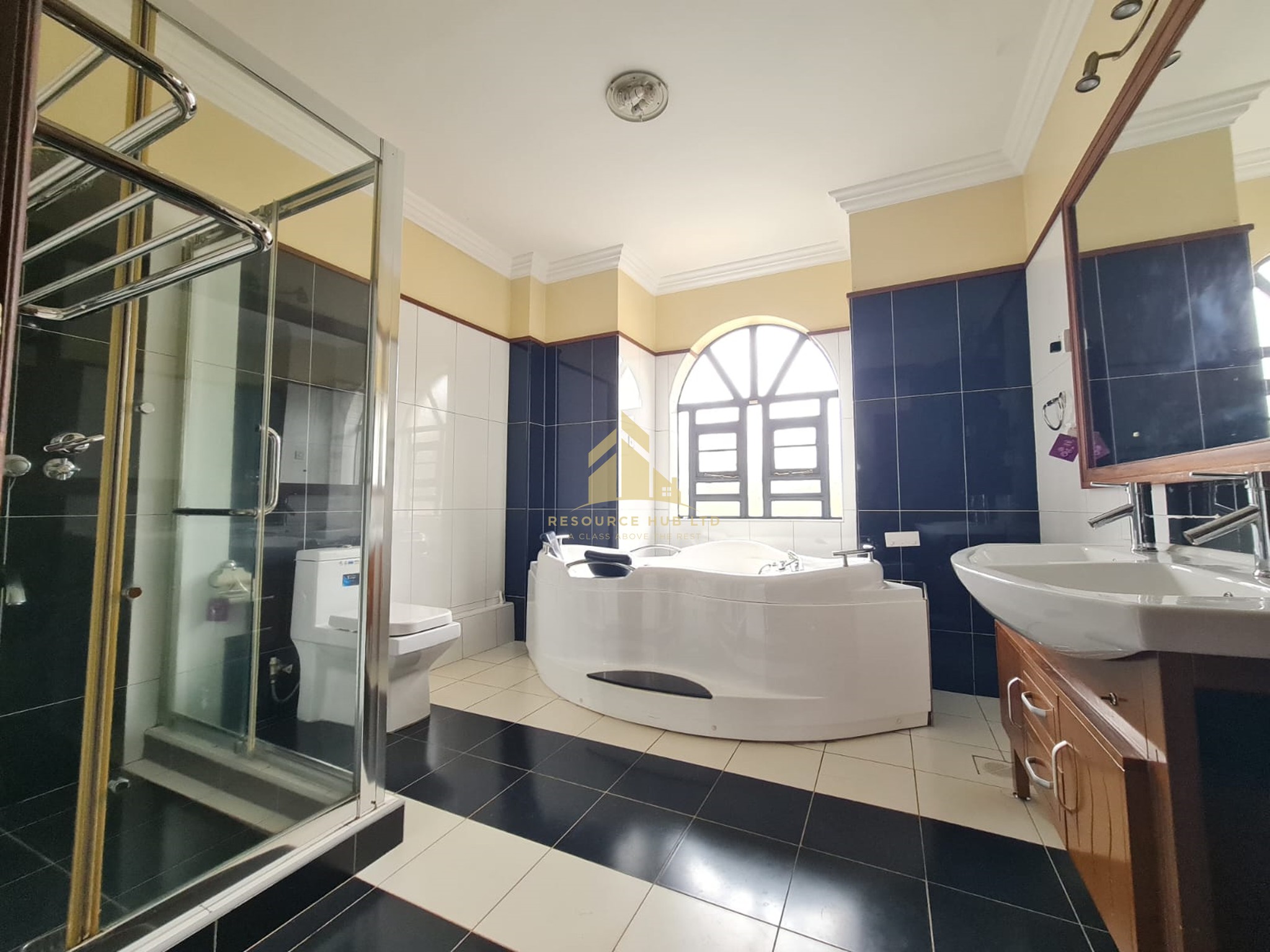 An exquisite 4 bedroom townhouse for rent in Garden City, Ridgeway Image