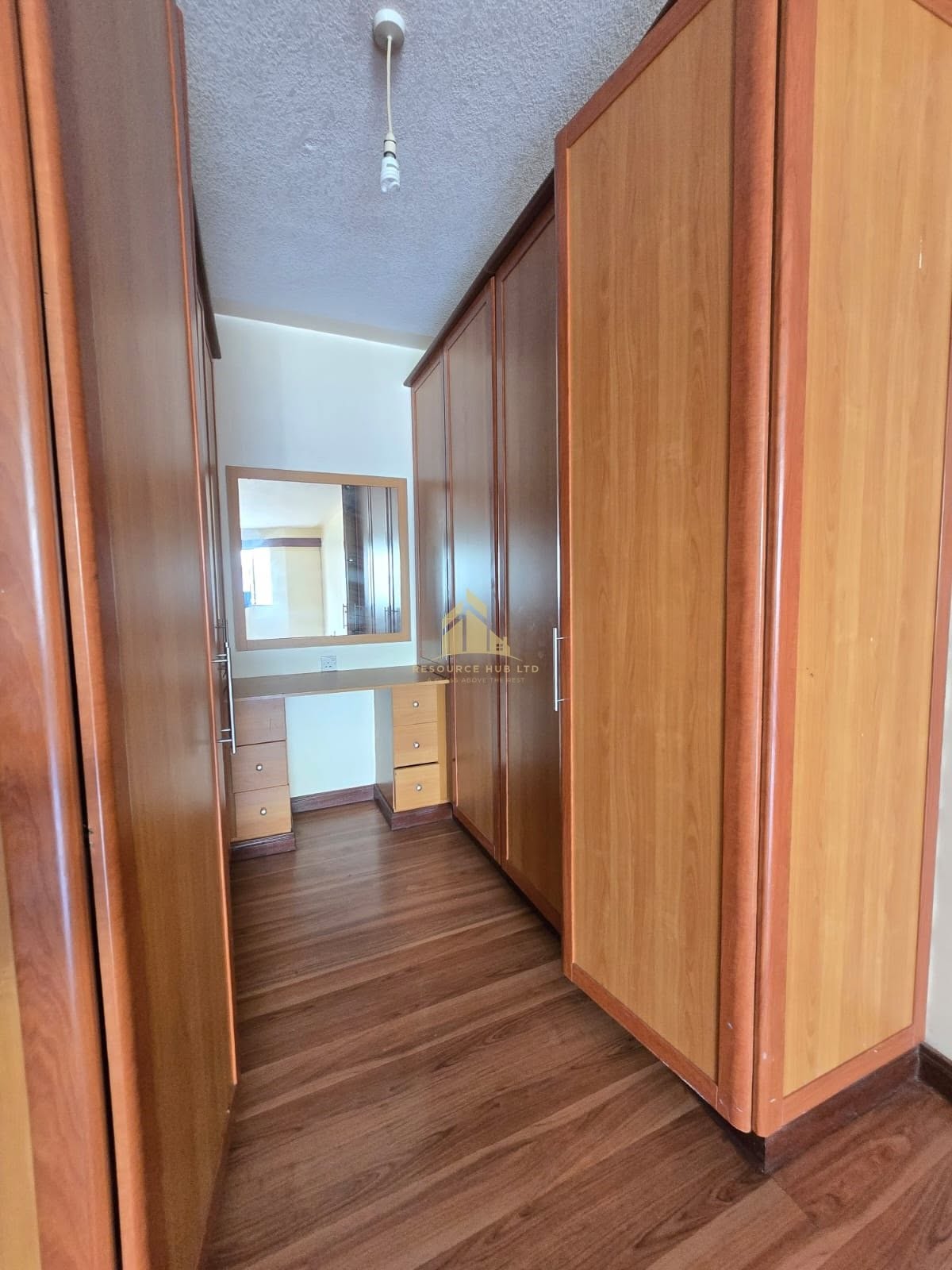 An exquisite 4 bedroom townhouse to let located off Brookside drive Image