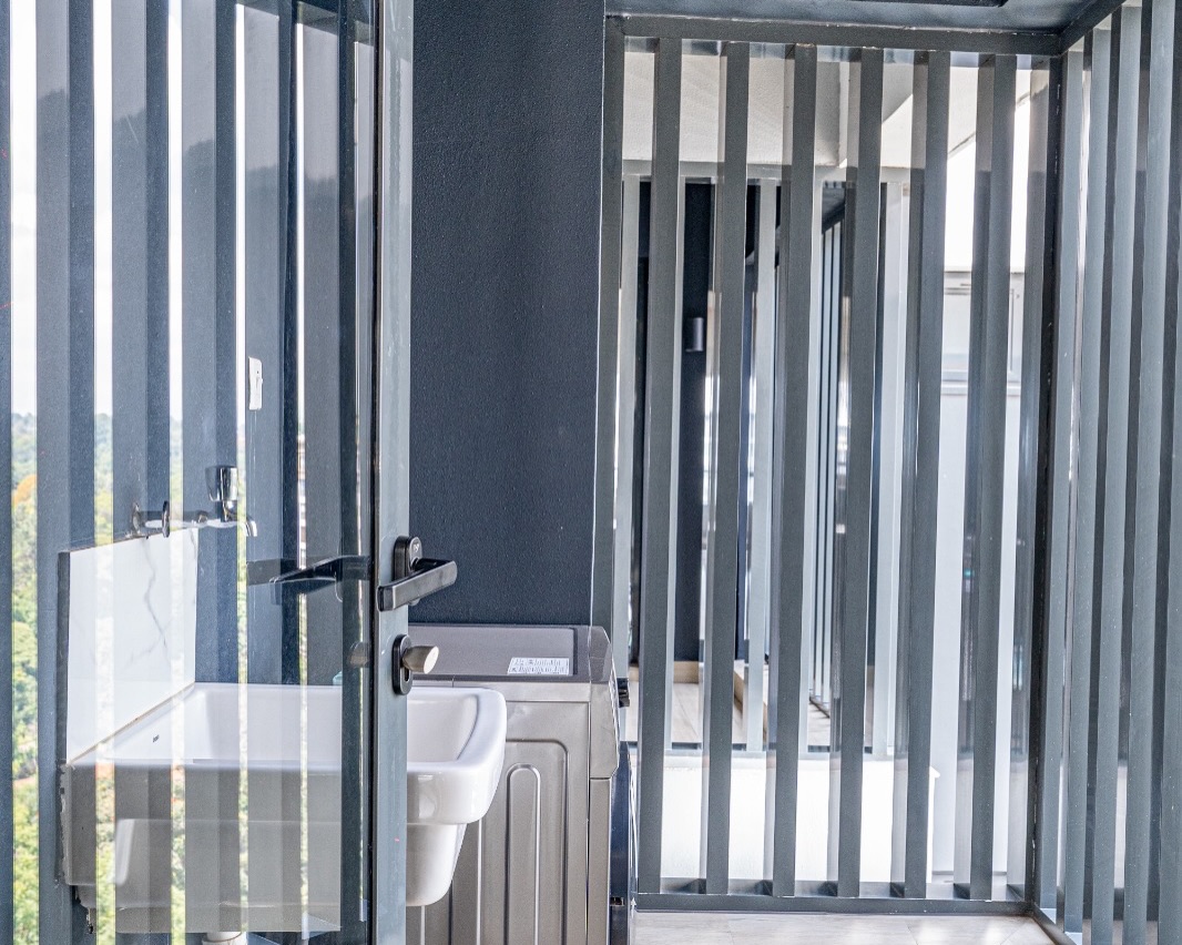 beautiful 2 Bedroom, fully furnished apartment to let at Riverside Square Image