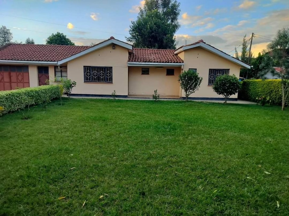 Beautiful 3 bedroom bungalow to let in karen