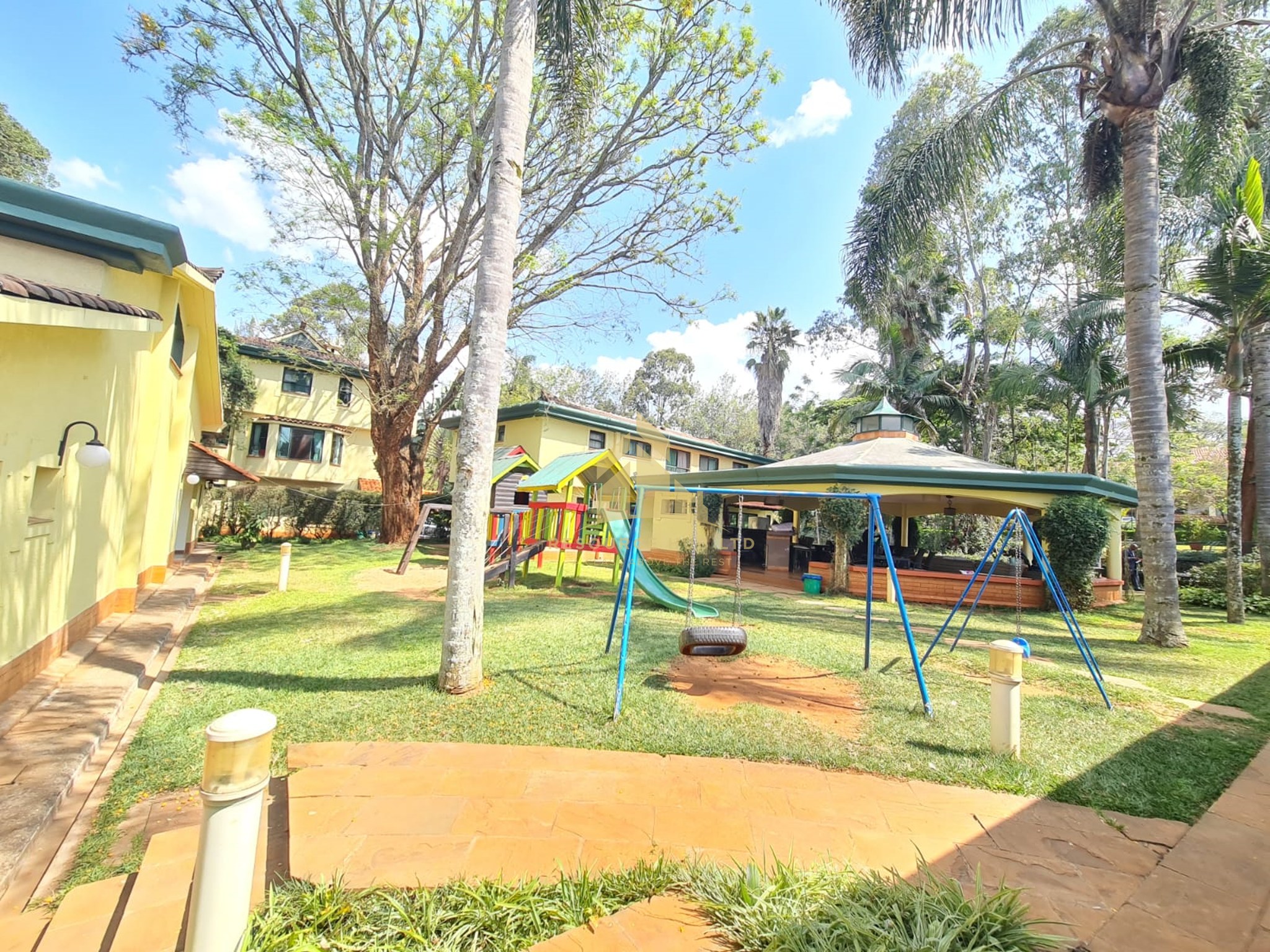 beautiful 3 bedroom townhouse with DSQ for rent in Spring Valley