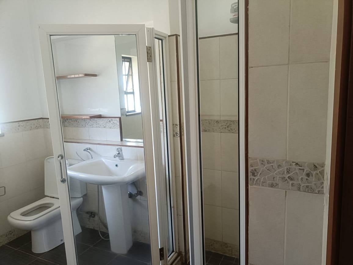 Beautiful 4 bedrooms maisonette plus two DSQ for rent in Runda Image