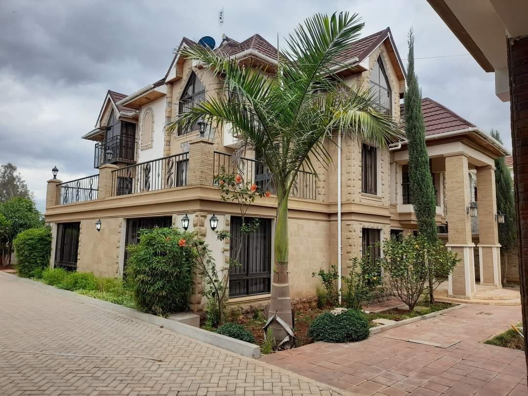 BEAUTIFUL 5 Bedroom Townhouse Plus Dsq House For Rent in Syokimau