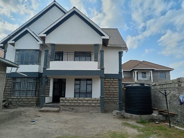 Beautiful & Modern 5 Bedroom Maisonette For Sale in Katani (Palm Court, Seme)