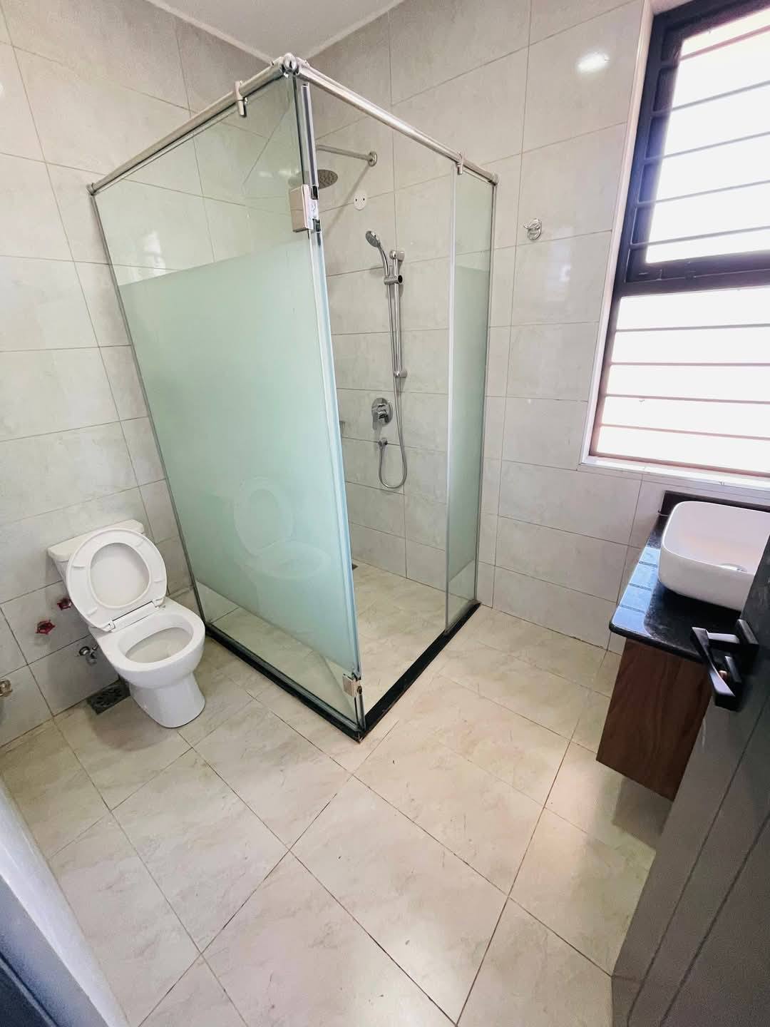 Brand new 4 Bedroom All En-suite Maisonette plus Dsq, family room and Office For Rent in Ruiru Image