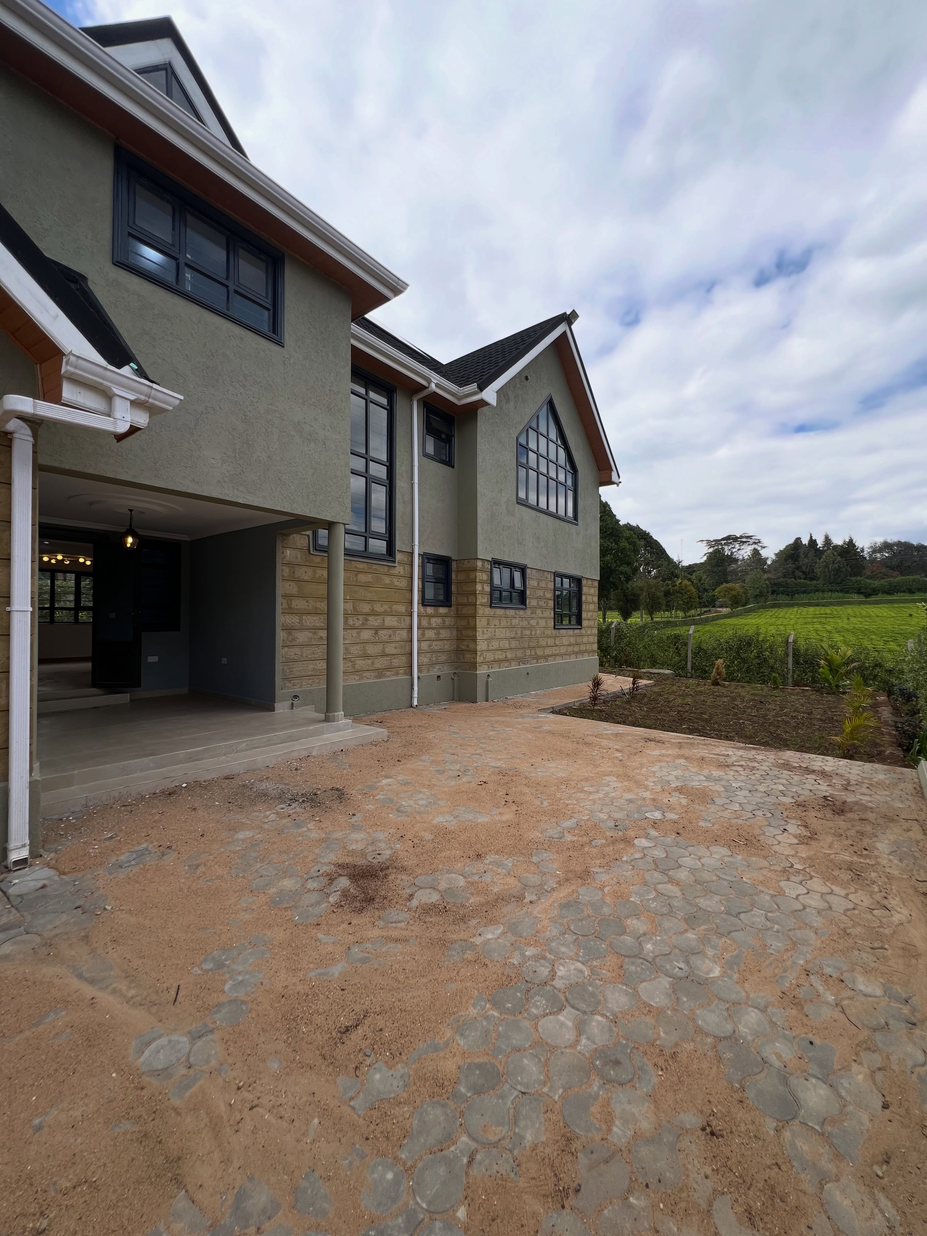 Brand new 4 bedroom maisonette with Dsq house to let in the leafy suburb of Tigoni Image