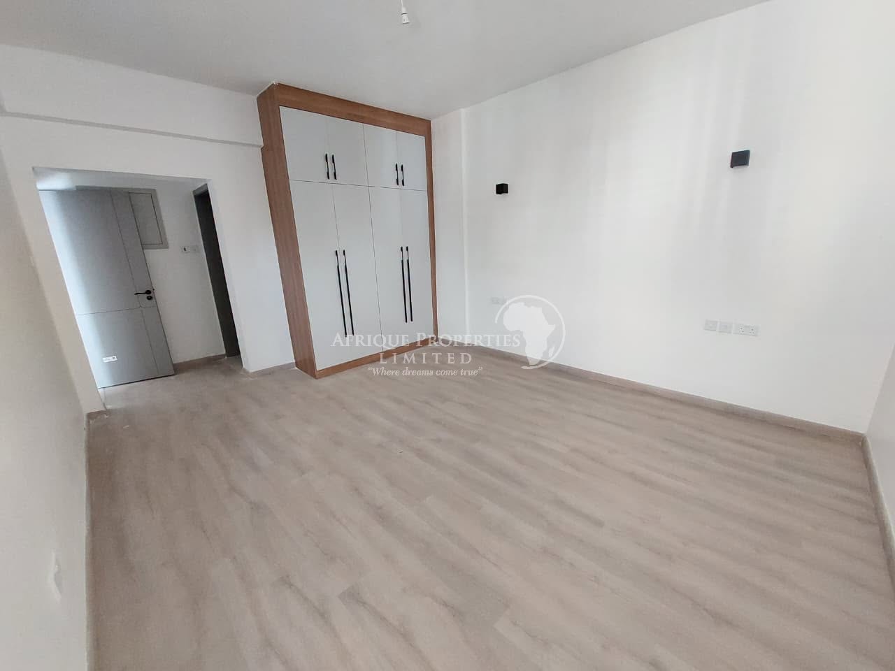 brand new 5 bedroom apartment for rent in Parklands Image