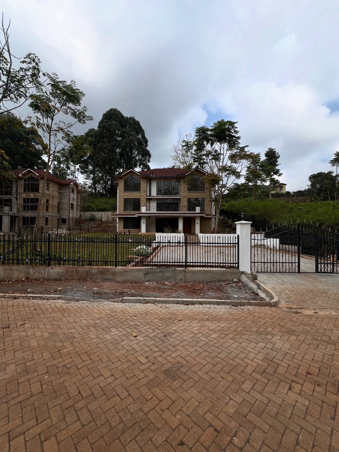 Brandnew 4 bedroom maisonette plus DSQ for rent in Rosslyn