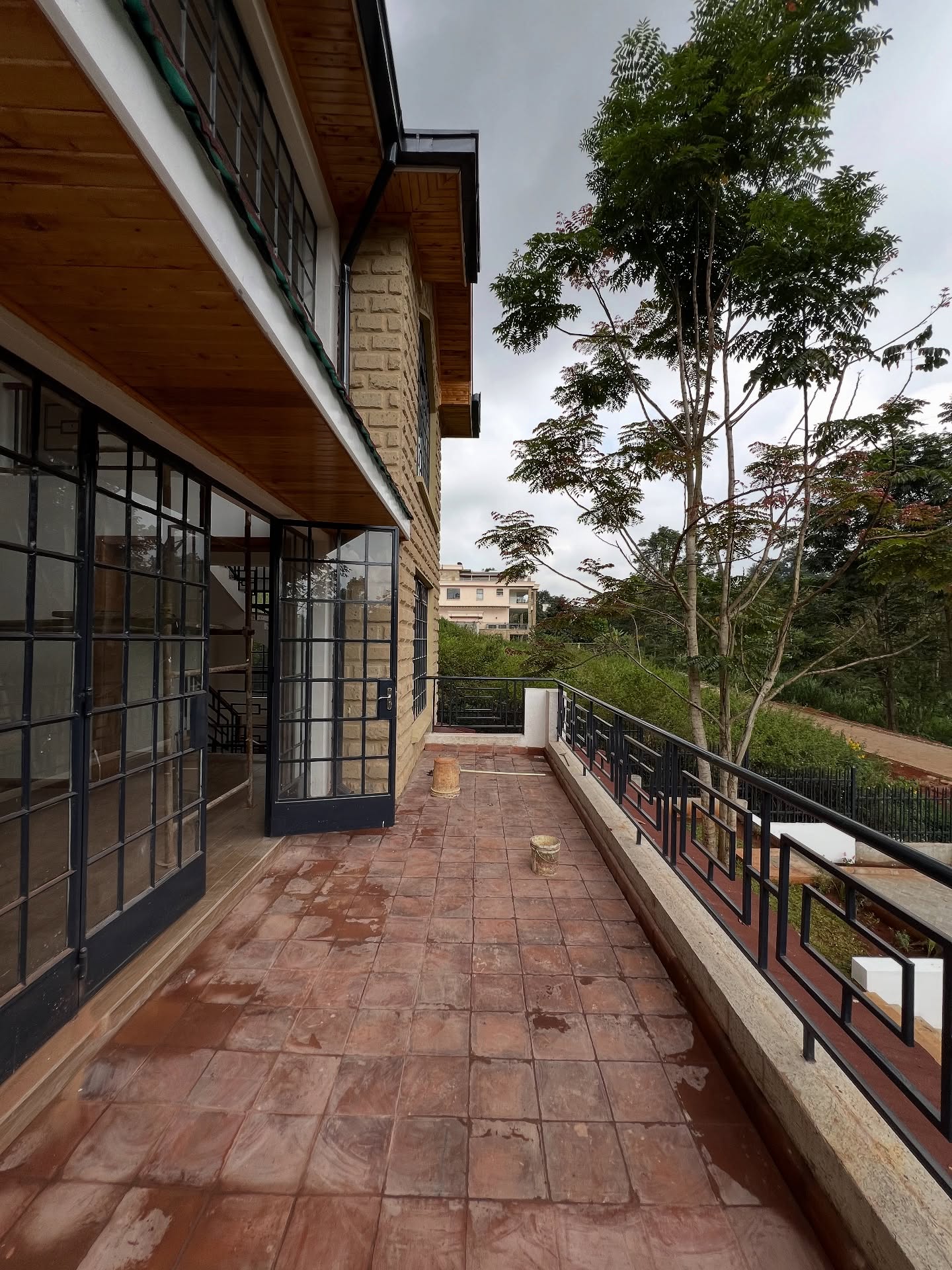 Brandnew 4 bedroom maisonette plus DSQ for rent in Rosslyn Image