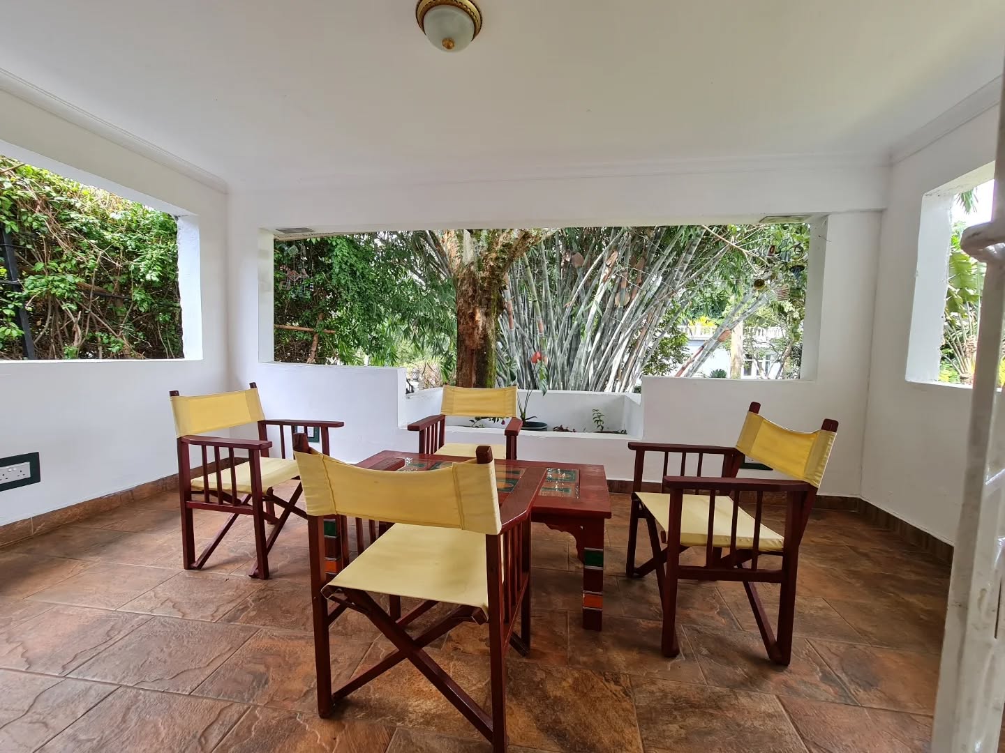 Charming 2 bedroom Furnished  bungalow to let in New Kitisuru