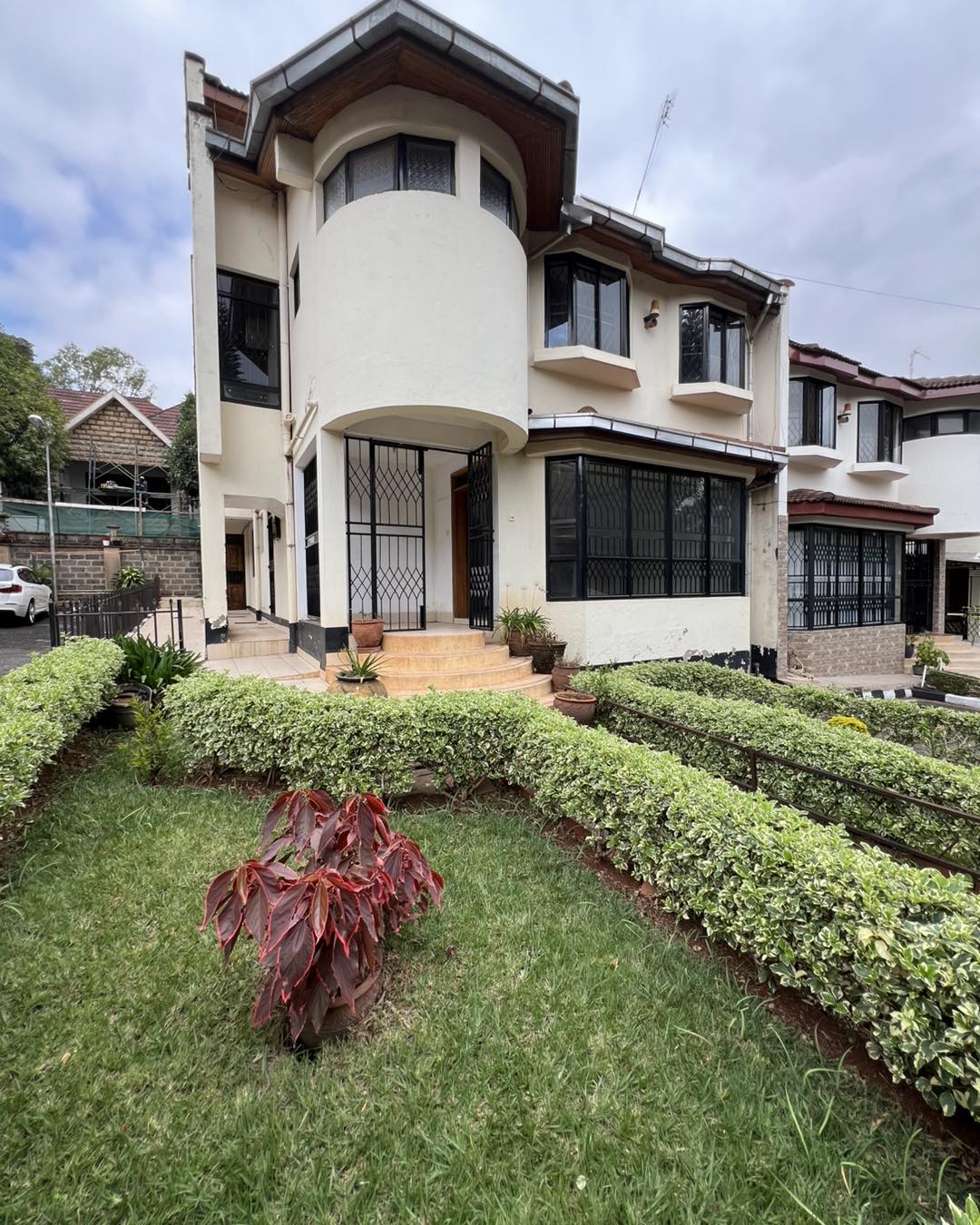 Charming 4-Bedroom + DSQ Townhouse To Let in Lavington