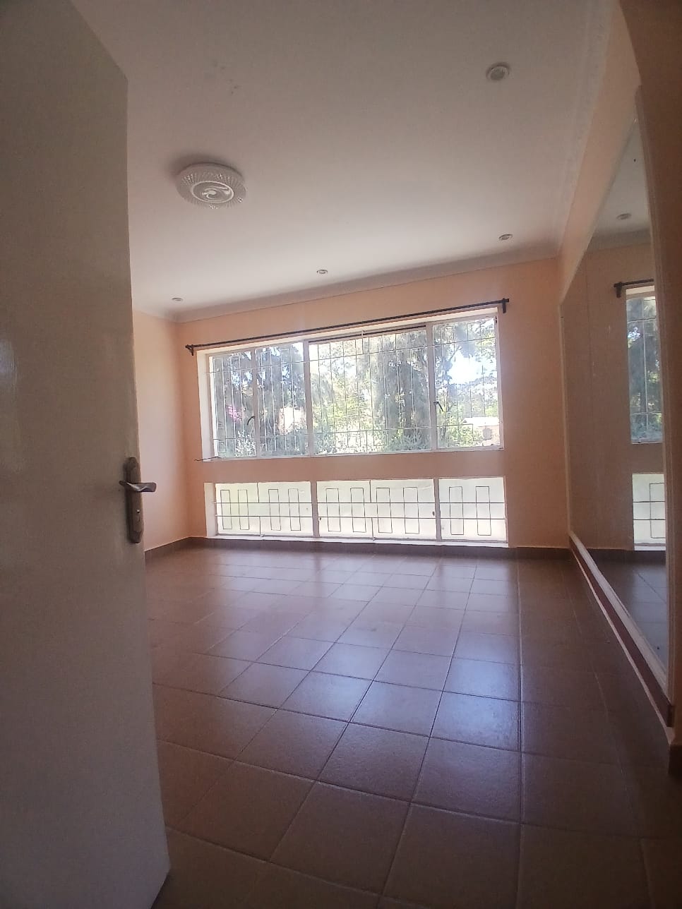 Commercial 5 Bedroom Maisonette For Rent in Kilimani Image