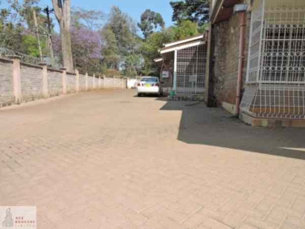 5 bedroom standalone commercial house for rent in Westlands Sports road