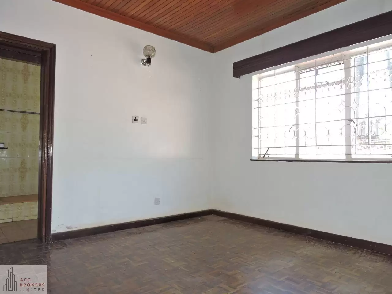 5 bedroom standalone commercial house for rent in Westlands Sports road Image