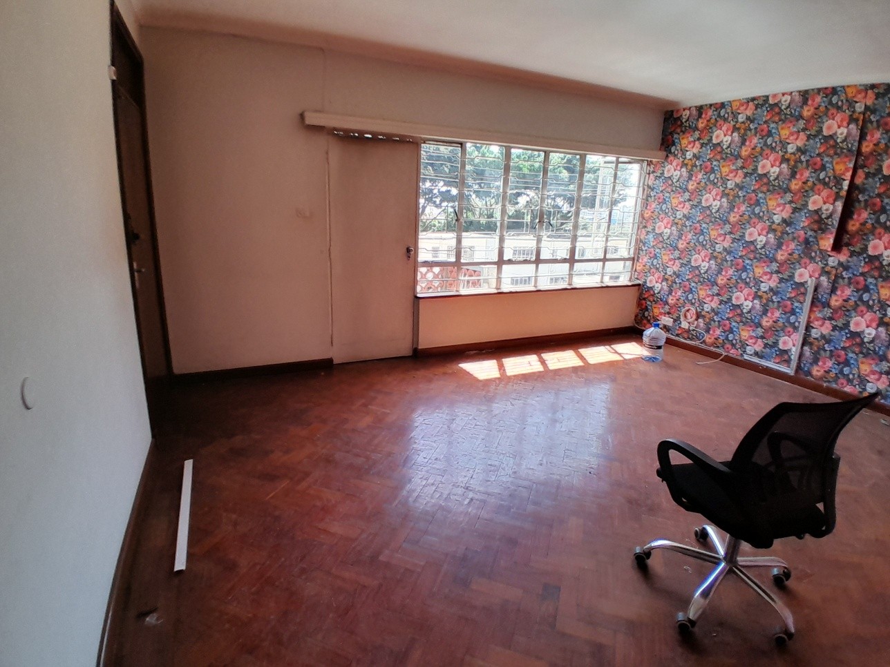 COMMERCIAL PROPERTY TO LET IN UPPER HILL