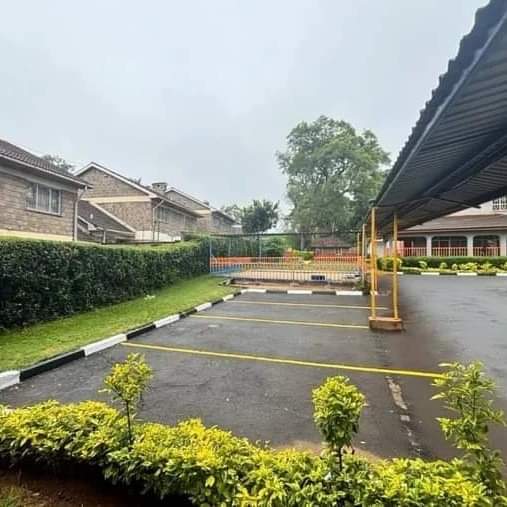 Commercial Retail Space To Let or For Sale in Lavington