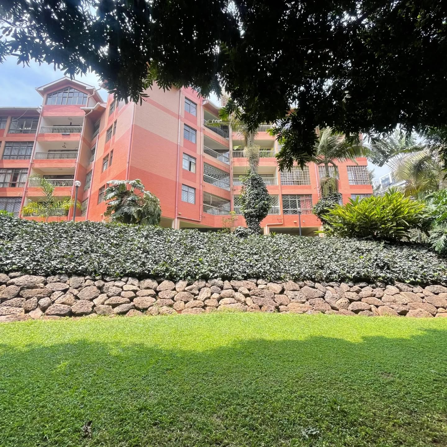 Cozy 3-Bedroom Apartment plus DSQ for Rent in Riverside