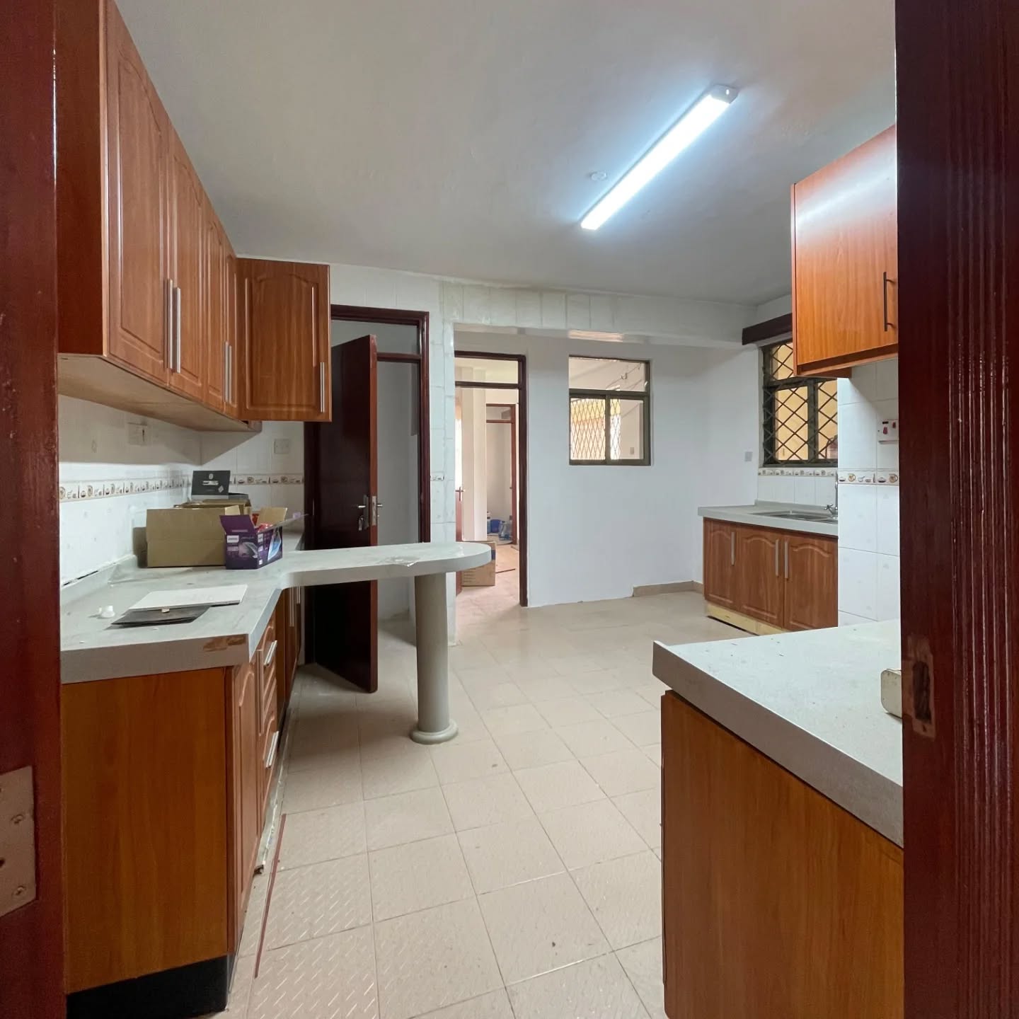 Cozy 3-Bedroom Apartment plus DSQ for Rent in Riverside Image